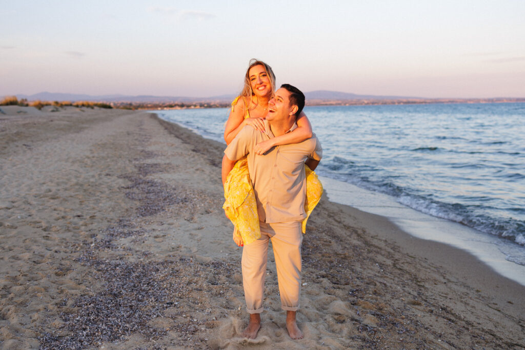 Ηρεμία, φως και συναίσθημα σε μια pre wedding στιγμή που δεν χρειάζεται σκηνοθεσία