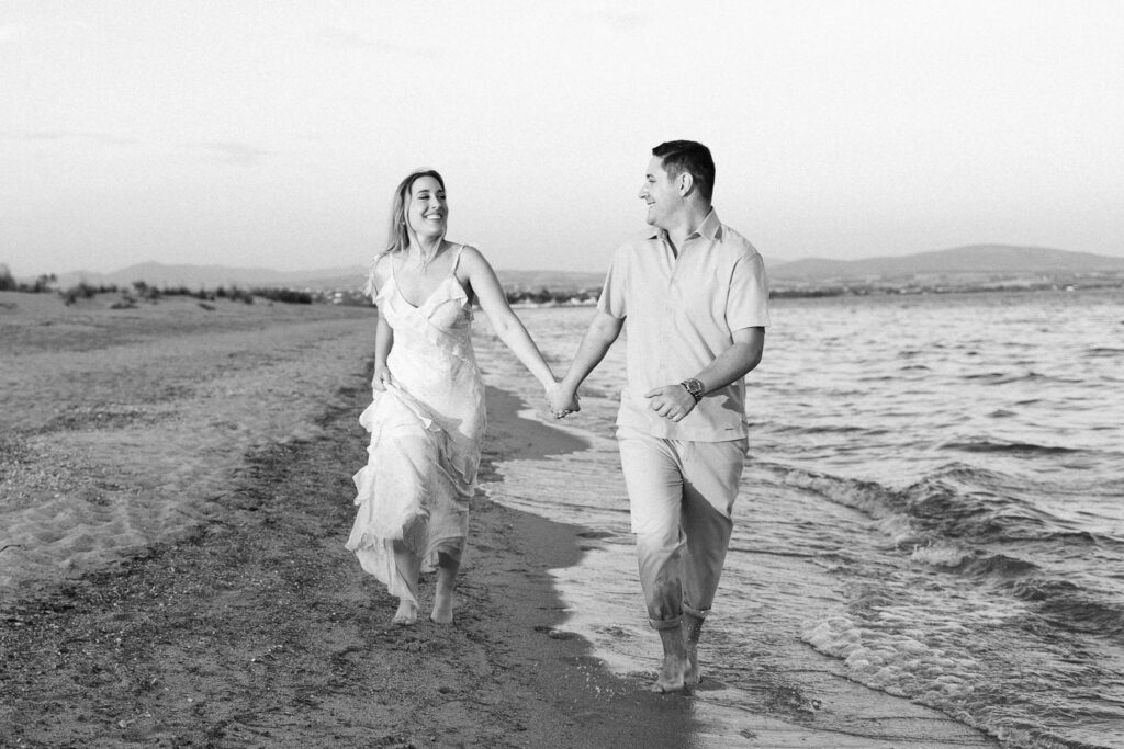Ηρεμία, φως και συναίσθημα σε μια pre wedding στιγμή που δεν χρειάζεται σκηνοθεσία