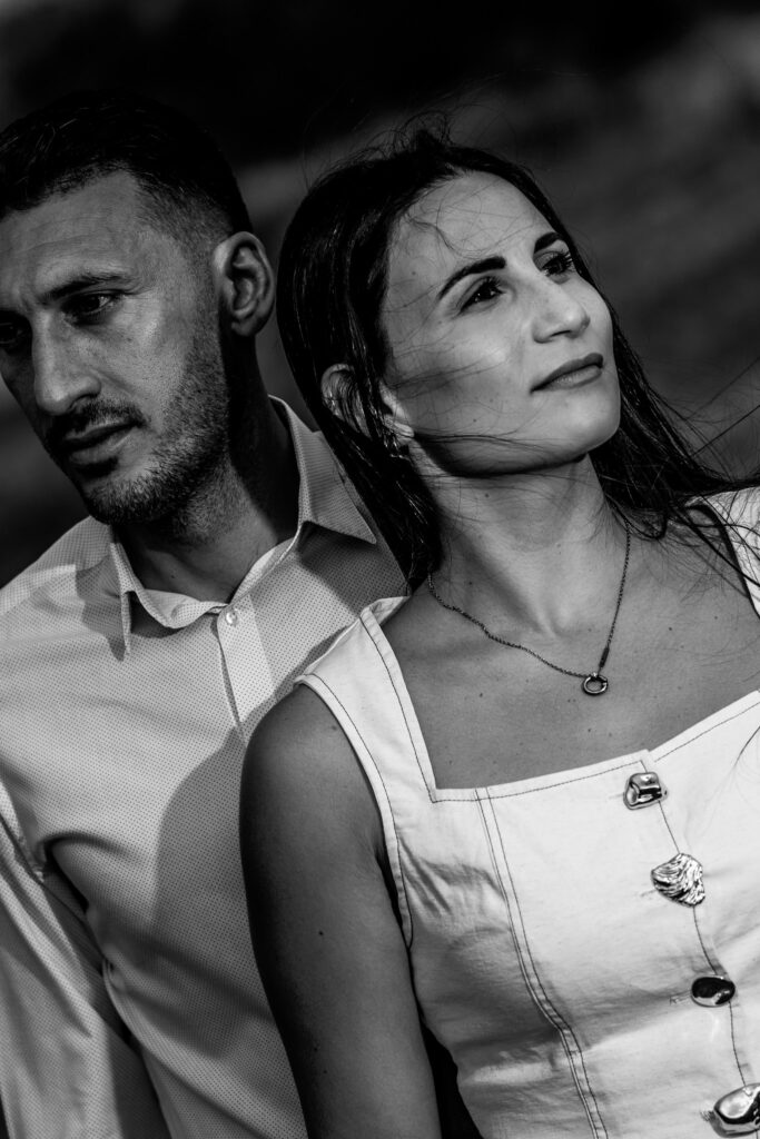 Επαγγελματική pre wedding φωτογράφιση με φυσικό φως και διαχρονική αισθητική