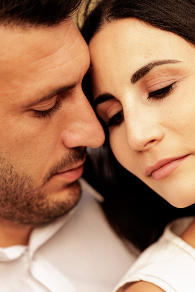 Επαγγελματική pre wedding φωτογράφιση με φυσικό φως και διαχρονική αισθητική