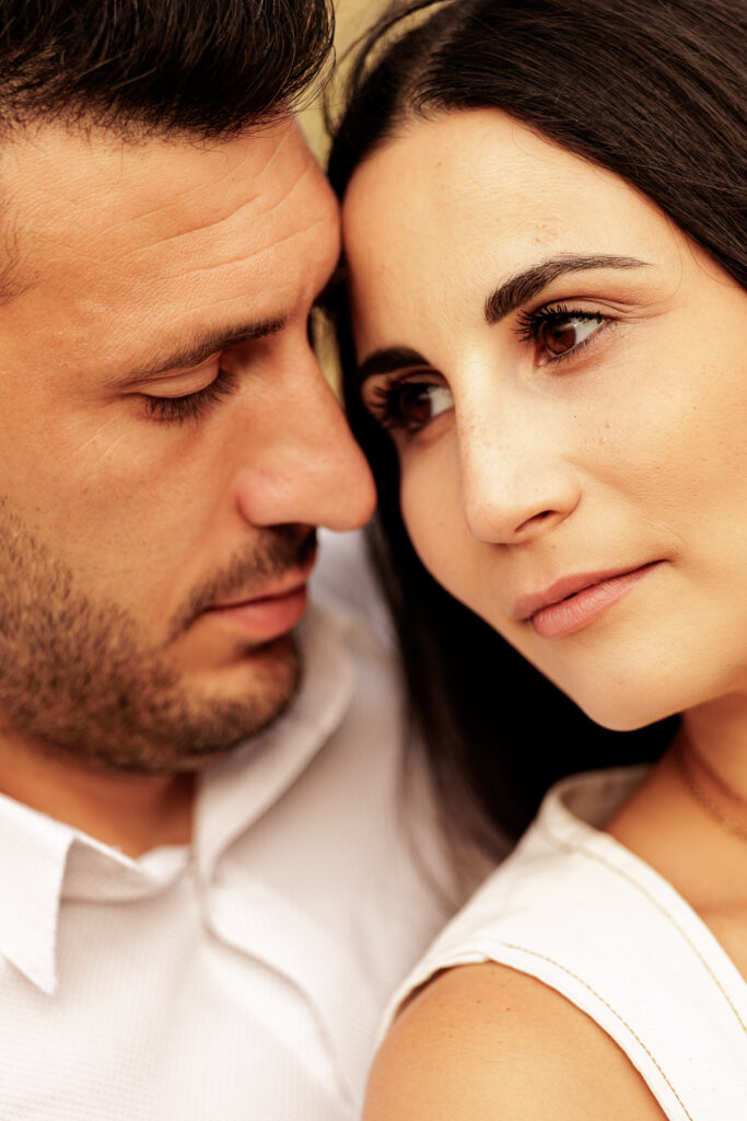 Επαγγελματική pre wedding φωτογράφιση με φυσικό φως και διαχρονική αισθητική